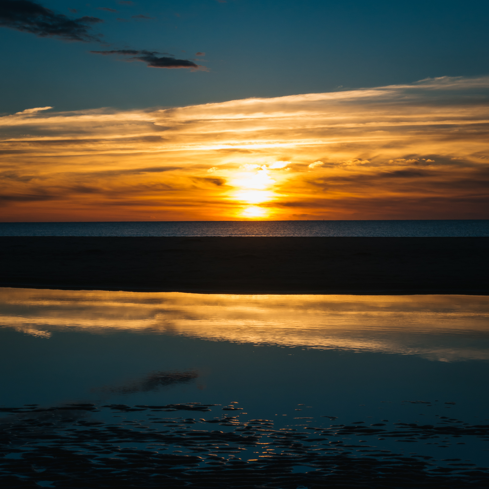 Lever de soleil sur la plage en Espagne